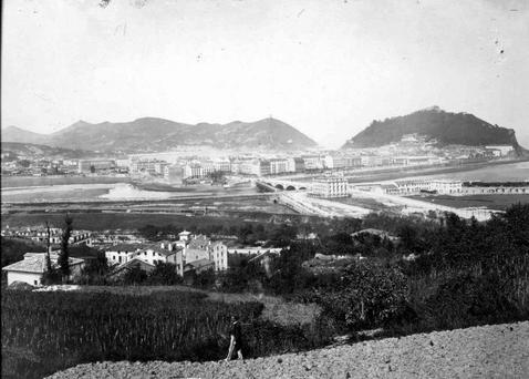 Vista general de Donostia-San Sebastián, en la que se observan los dos puentes de Santa Catalina.